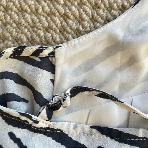 Banana Republic Zebra Blouse Size XS - Picture 5 of 12